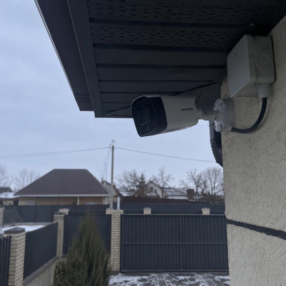 Wi-Fi камера под свесом крыши частного дома в Костанае